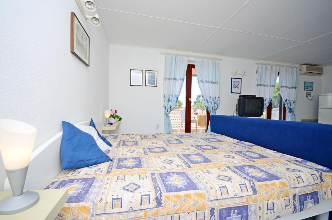 Apartment Dubravka Banjol Buitenkant foto